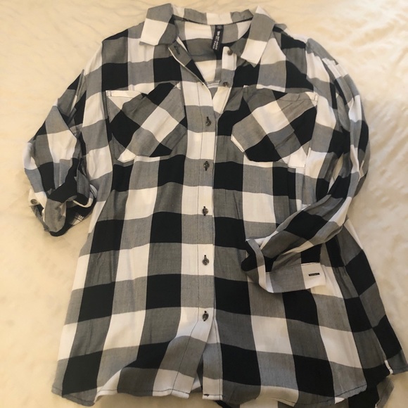 Plaid Button-Up Long-Sleeve - Picture 3 of 3